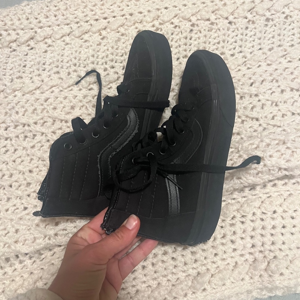 Black Vans size 3